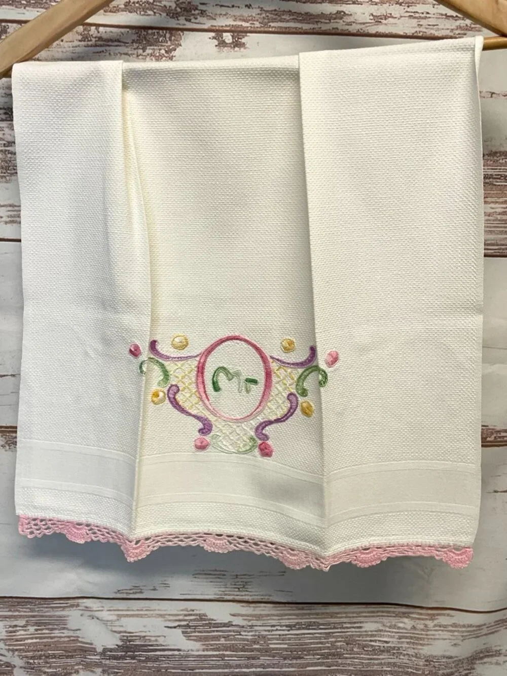 Vintage canon pair of embroidered Mr. & Mrs. Towels